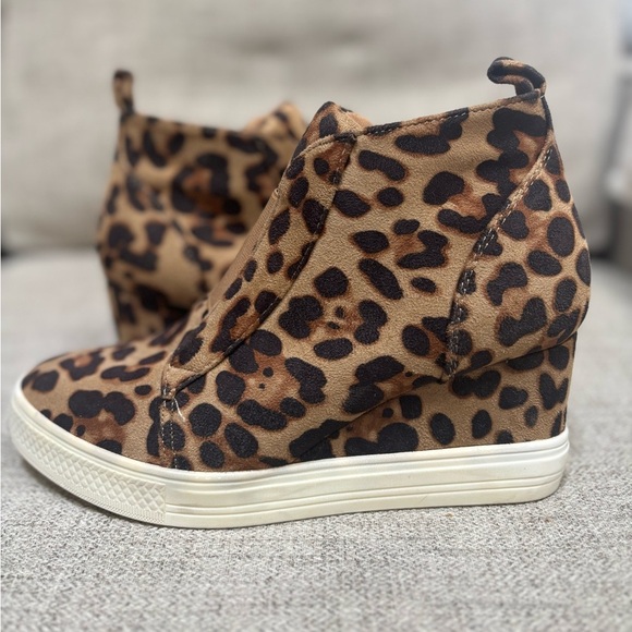CCOCCI FAUX SUEDE LEOPARD PRINT PLATFORM WEDGE SNEAKER ANKLE BOOTIE SZ 8 - Picture 2 of 10